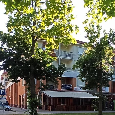 Premium Apartman Hajdúszoboszló Buitenkant foto